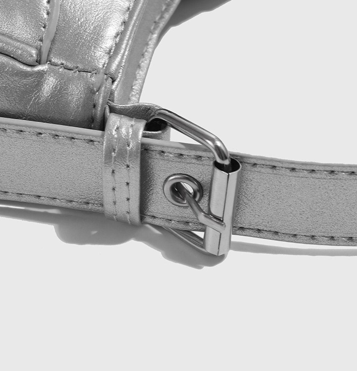 BOLD BUCKLE LETHER HANDBAG (3c.)