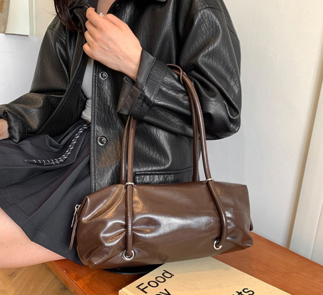 SPACIOUS BARREL SHOULDER BAG (2c.)