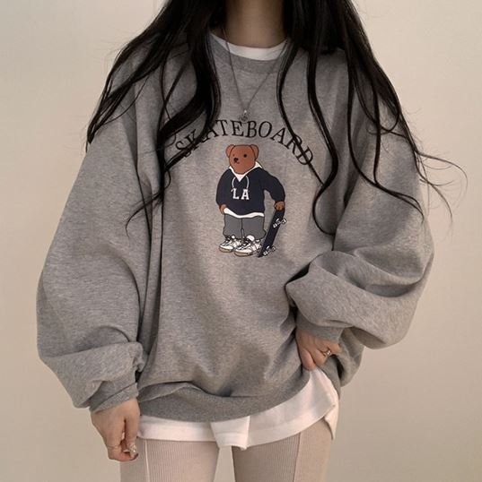 Graphic Oversized Crew Neck Jumper (Skateboard Bear)