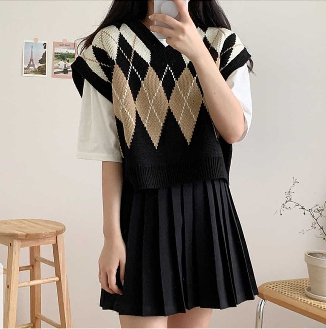 Argyle Pattern Crop Sweater Vest