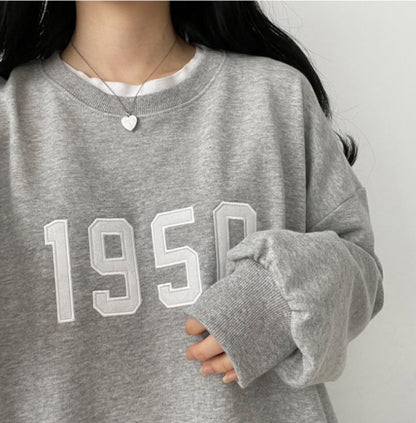 "1950" Graphic Oversized Crew Neck Jumper (3c.)