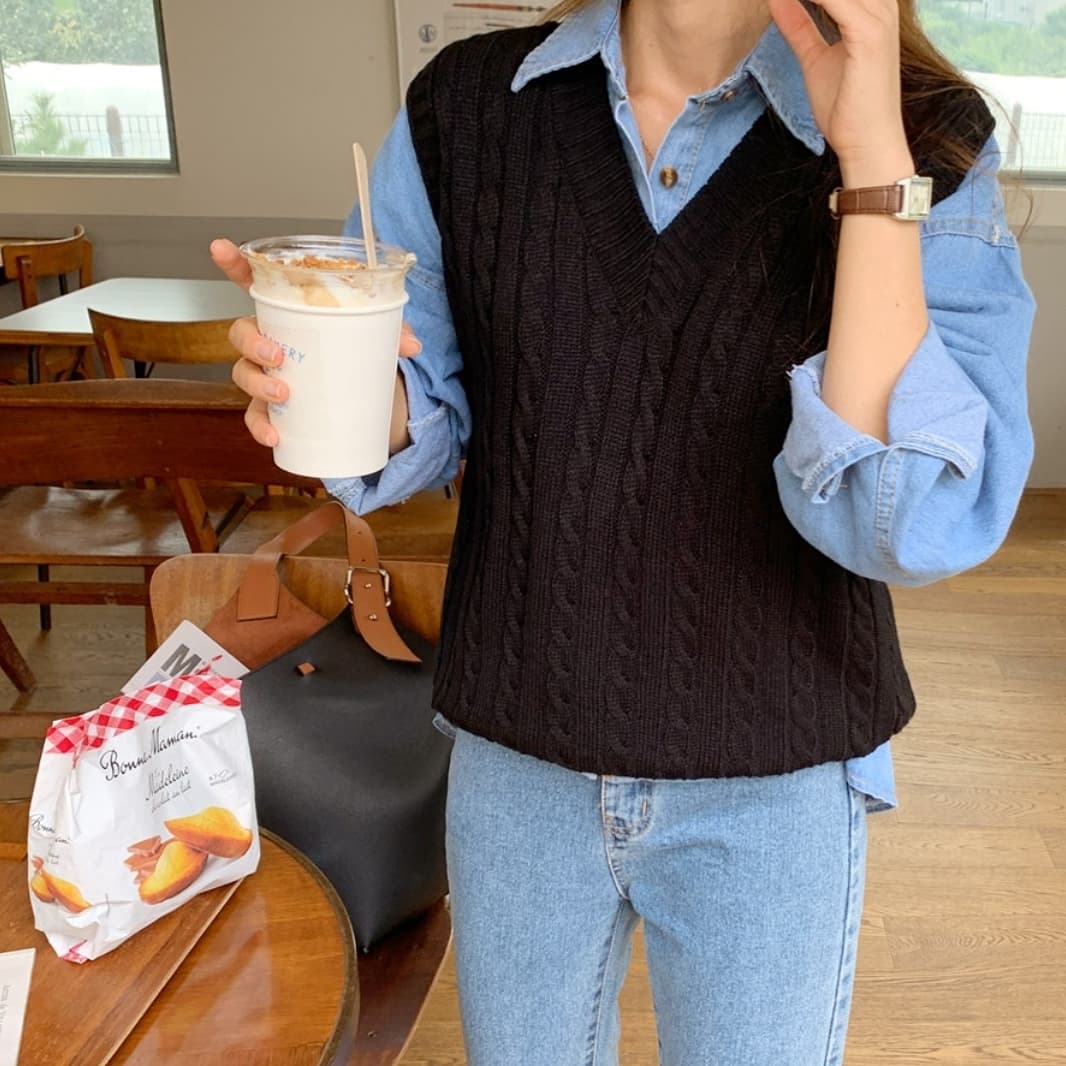 Cable Knit V-neck Sweater Vest