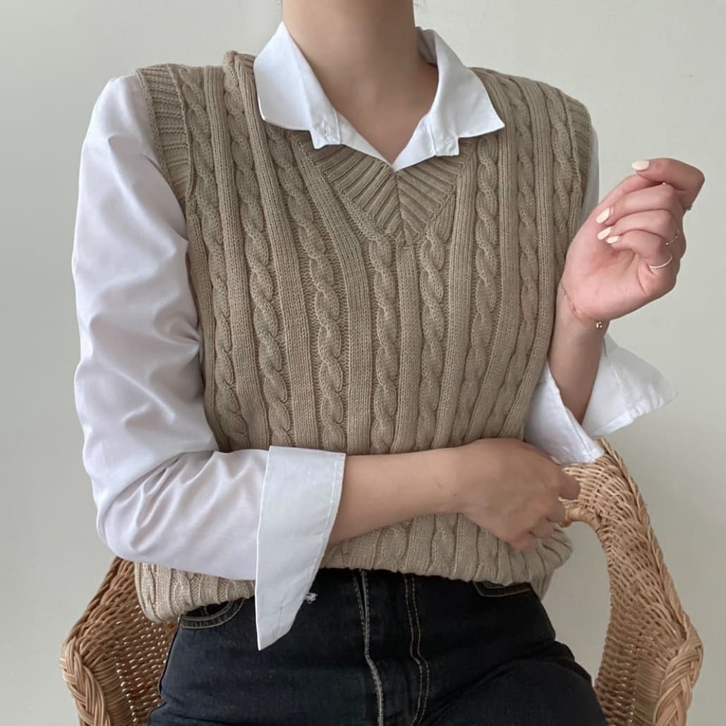 Cable Knit V-neck Sweater Vest – studio K