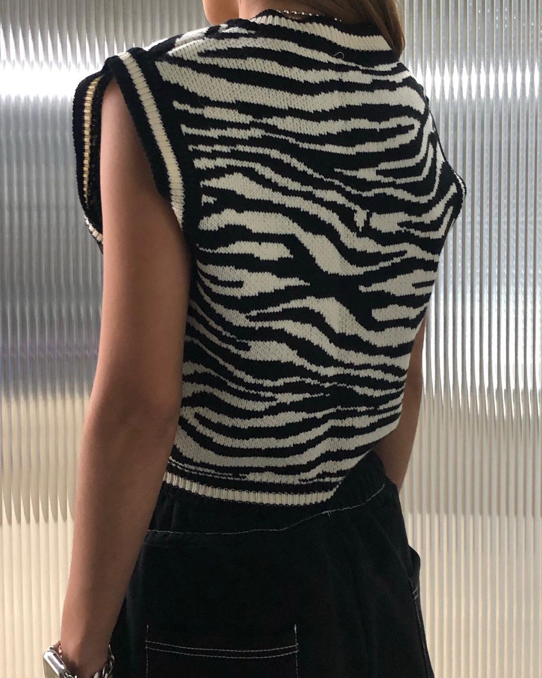 zebra print knitted singlet in Black and White